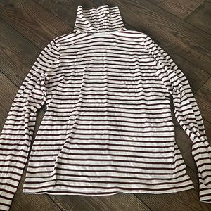 J.CREW brown and white stripped turtleneck. Size M.